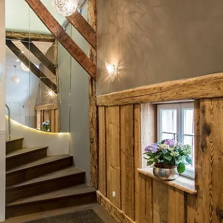 Boutique - Adara Lindau