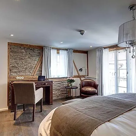 Boutique - Adara Lindau